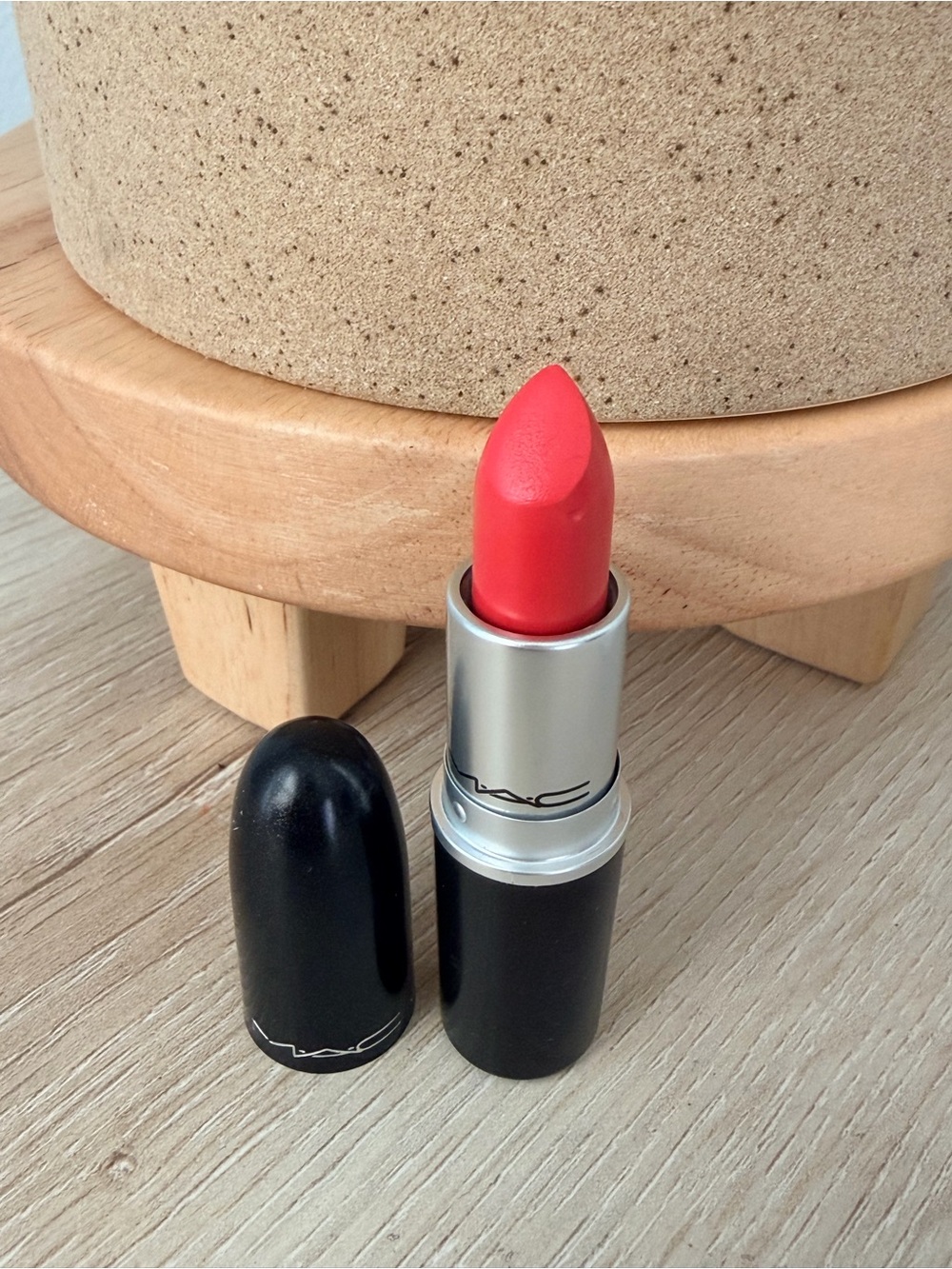 💄 MAC Amplified Lipstick – Vegas Volt – NEW